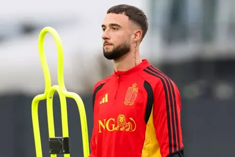 لن يلحق بمواجهة مصر.. تحديد موعد أول مباراة لمدافع بلجيكا بكأس العالم